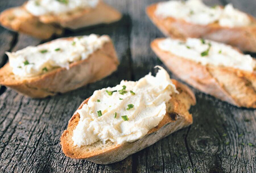 Kajmak auf Brot