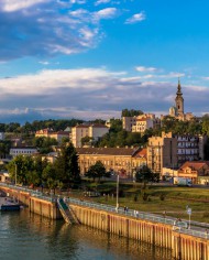 marina üzerinde Belgrad gökyüzü