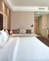 Holiday_INN_Belgrade_room