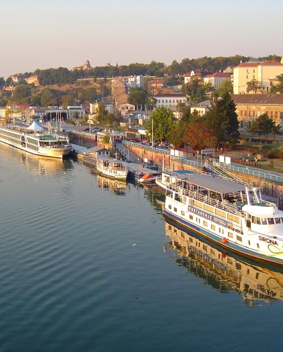 Sava crucero puerto de Belgrado