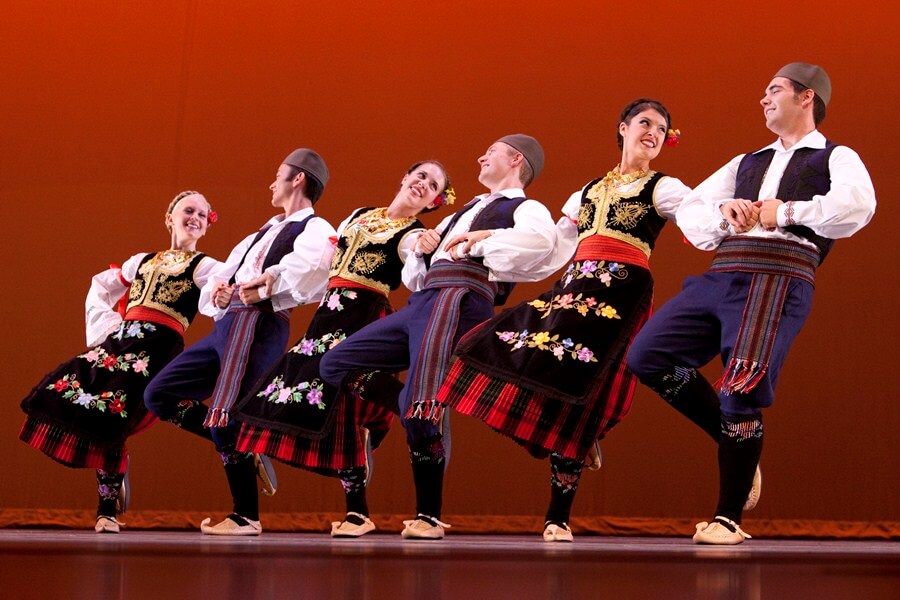 dança folclórica sérvia