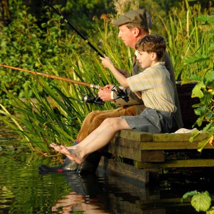 Paesaggio estivo della Serbia - pesca del lago di Borsko