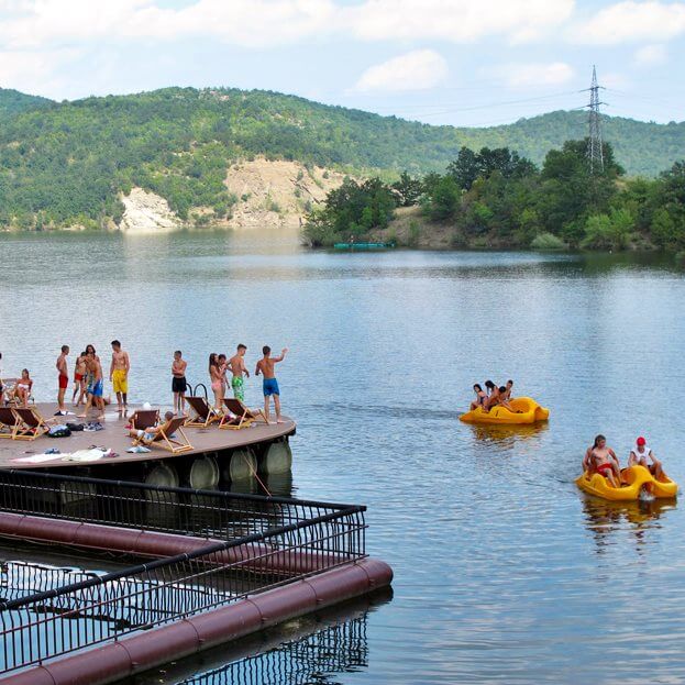 Lugar de verano de Serbia - Borsko Lake Fun