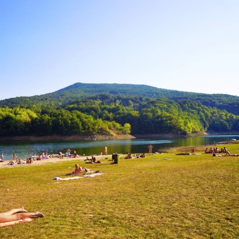 Paesaggio estivo della Serbia - Lago Borsko