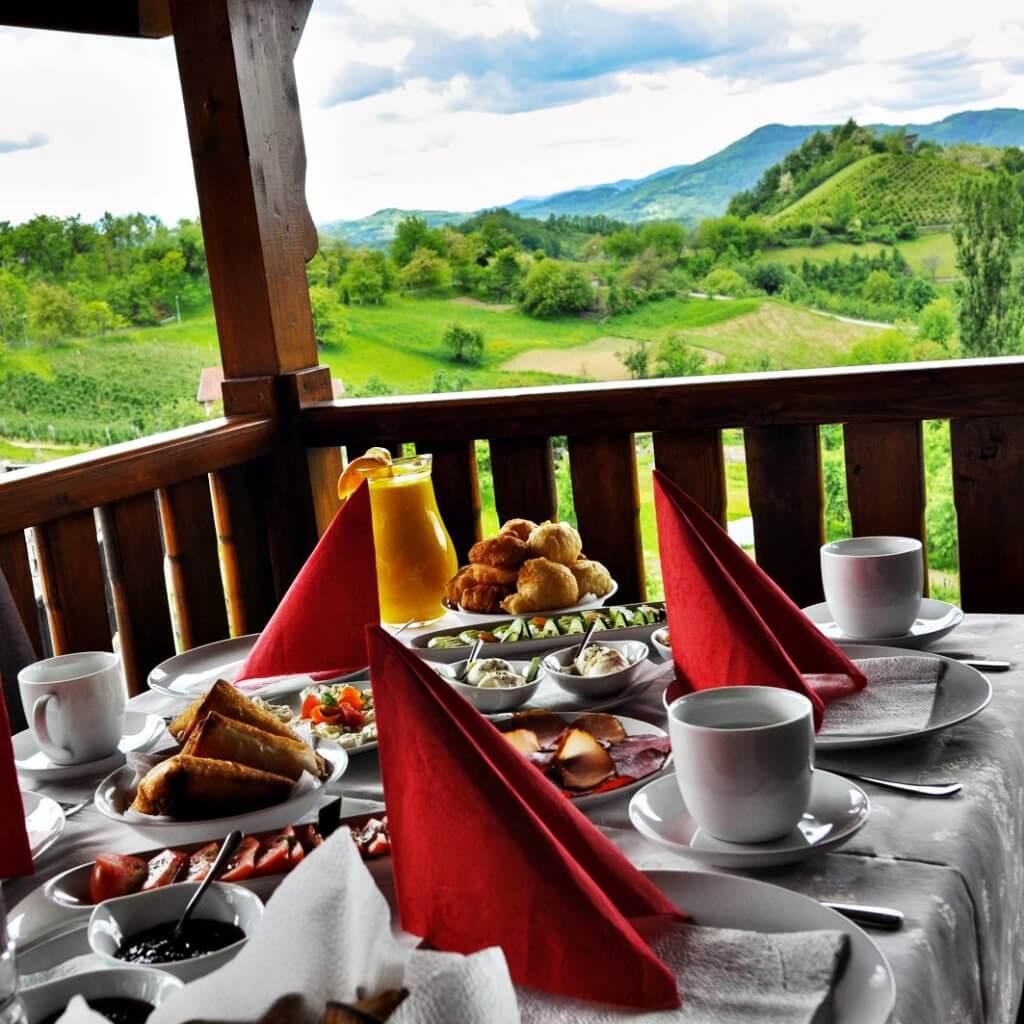 Ponto de verão da Sérvia - Tabela de comida