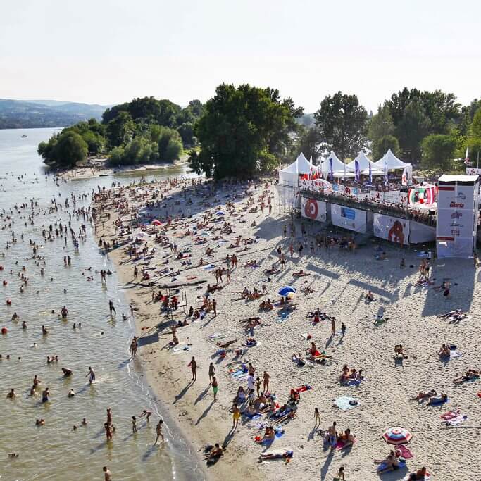 Spot de Verão da Sérvia - Diversão do Strand Novi Sad