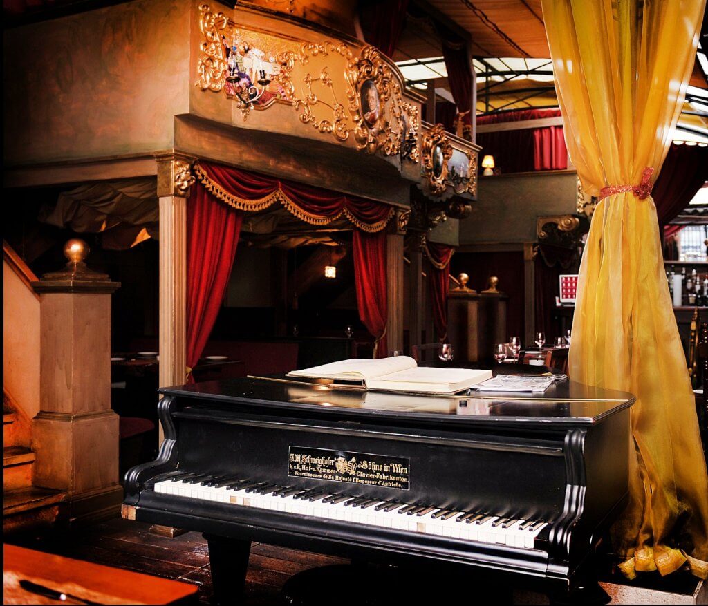 Little Bay Restaurant Belgrad piano