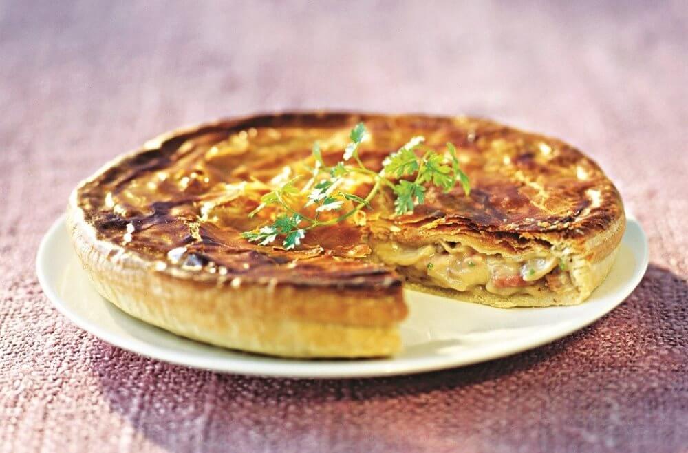 Lenten pie with champignons