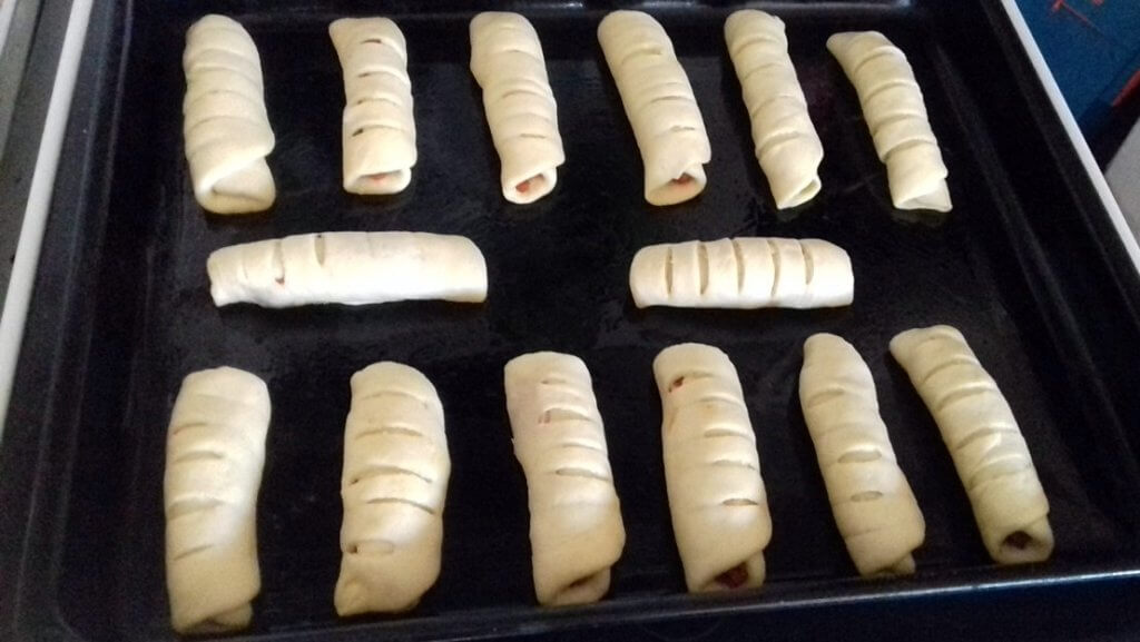 Put rolls in casserole