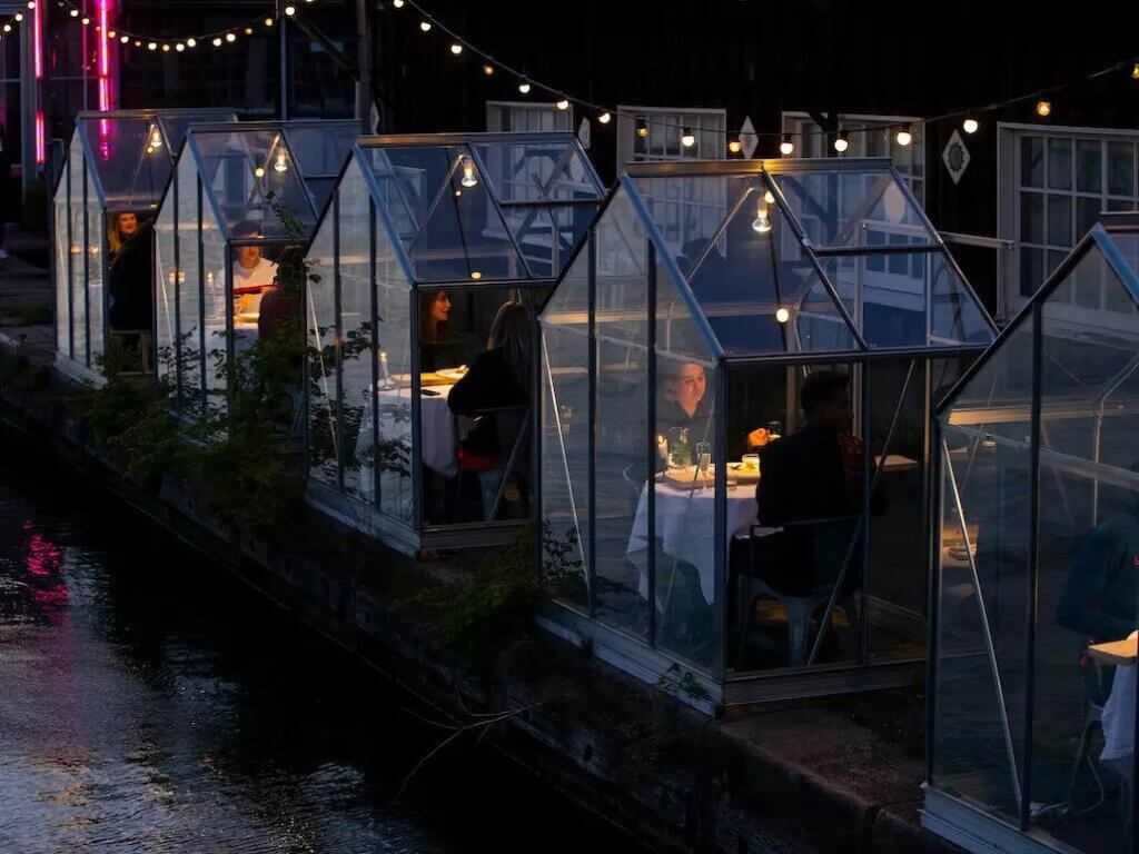 温室のあるアムステルダムレストランの安全性のアイデア