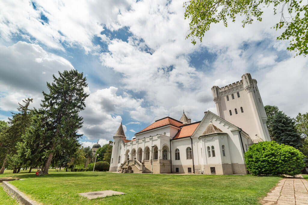 Fantastiskt slott i Becej Serbien